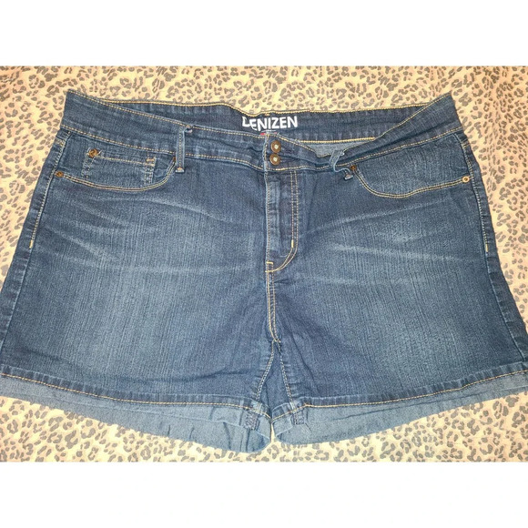 Denizen Levi's Cuffed Shorts Women's Size 18 Denim 5 Pockets Regular Fit (AJ24) - Picture 1 of 5